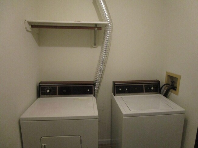 Building Photo - 2412 Calder Ct