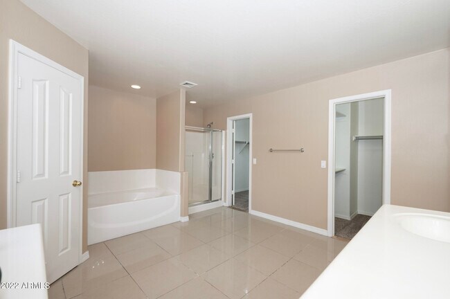 Building Photo - 2684 E Birchwood Pl