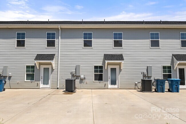 Building Photo - 117 Dogwood Vlg Trl