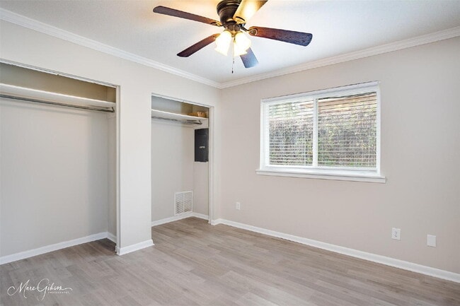 Building Photo - 9413 Garfield Dr