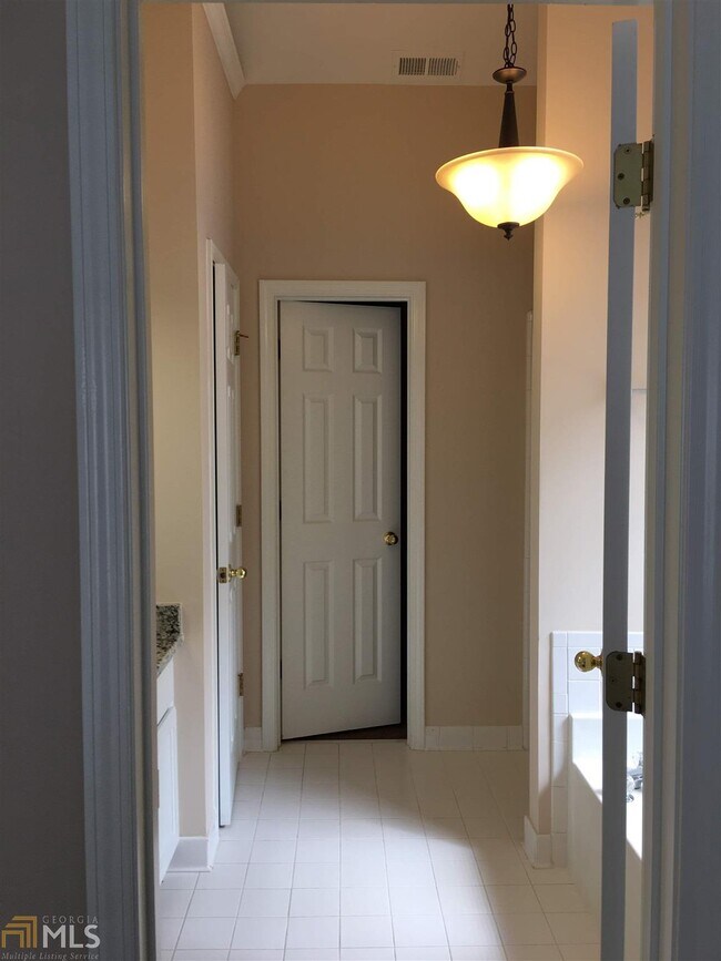 Building Photo - 111 Clarin Way