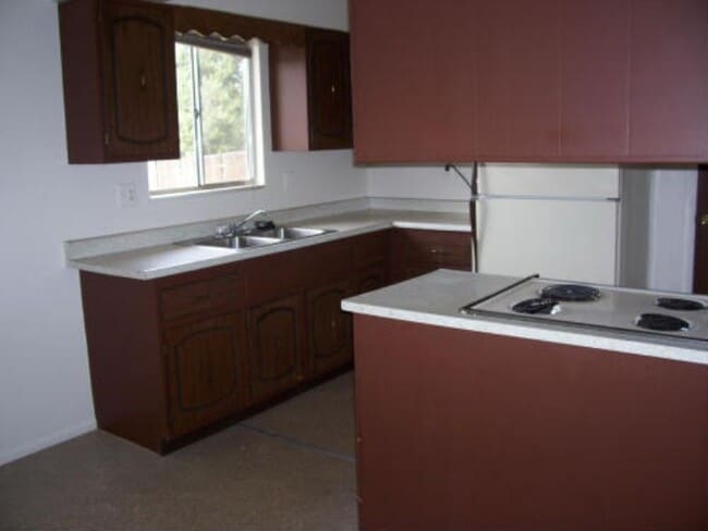 Building Photo - Single Family Home