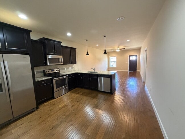 Building Photo - 2BD 2BA ONE LEVEL CONDO IN ALGOOD
