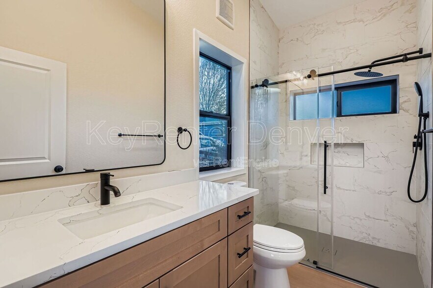 Building Photo - 154 1/2 S Stuart St