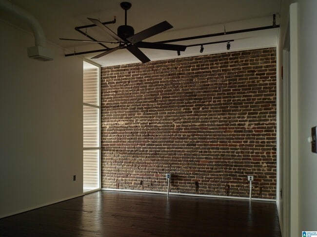 Building Photo - 2227 2nd Ave N