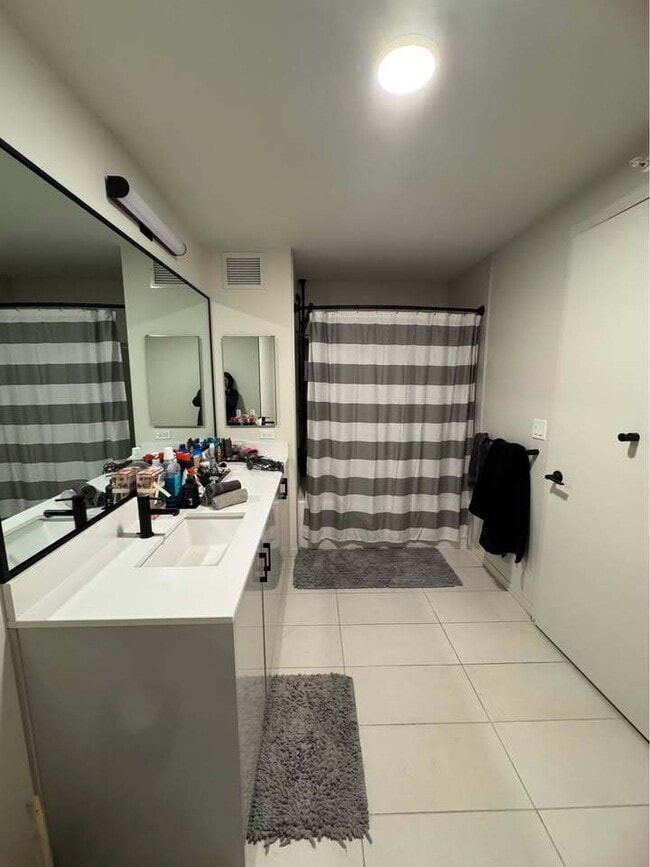 Building Photo - 88 E Wacker Pl