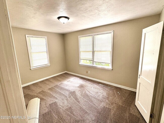 Building Photo - 763 Gardenia Ln