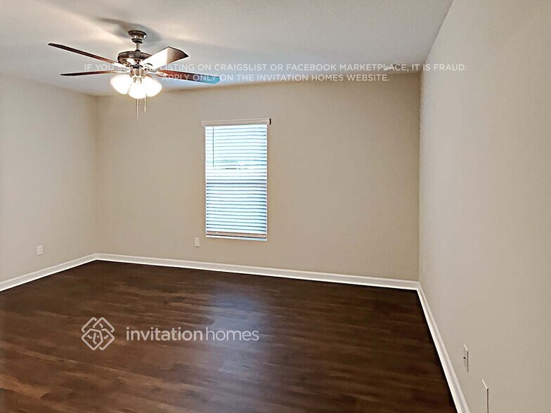 Building Photo - 550 SE Whitmore Dr