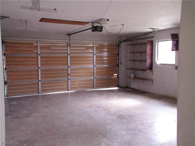 Building Photo - 242 S Lake Dr