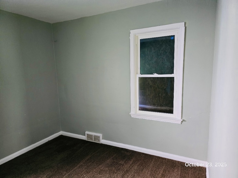 Building Photo - 11466 Somerset Ave