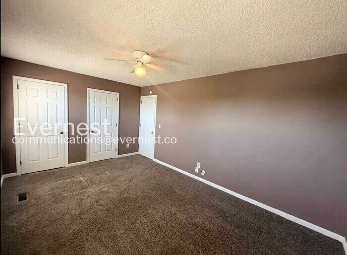 Building Photo - 2543 Hampstead Dr