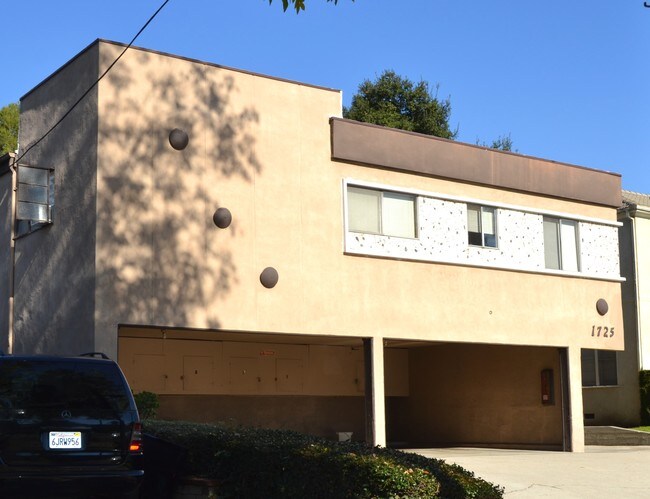 Building Photo - 1725 E Chevy Chase Dr