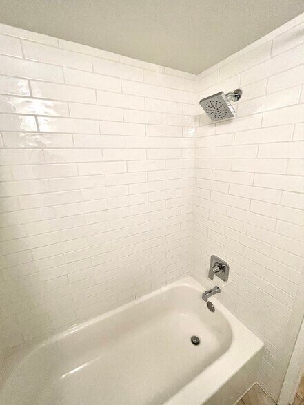 Building Photo - 5300 E Waverly Dr