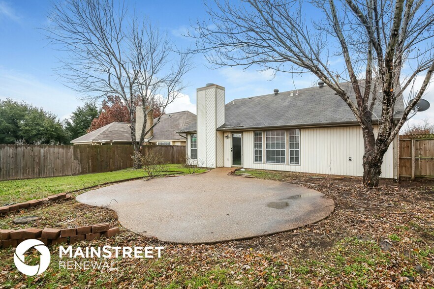Building Photo - 211 Meandering Way