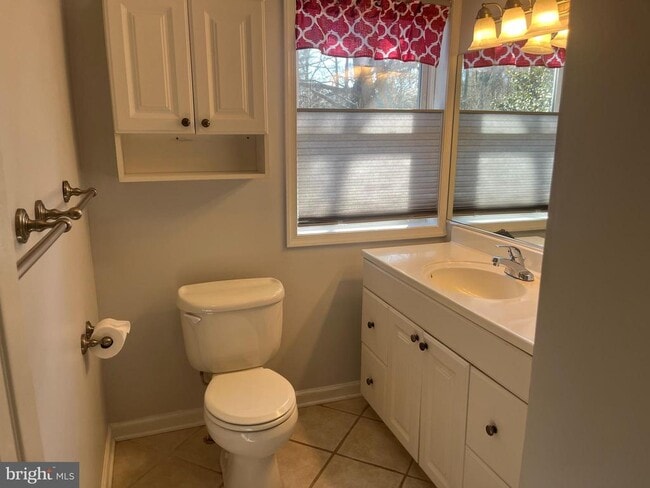 Building Photo - 1217 Hilltop Dr