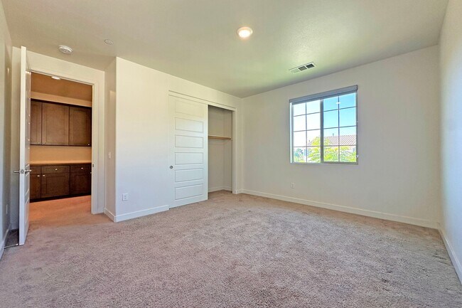 Building Photo - 1635 Faldo Ct