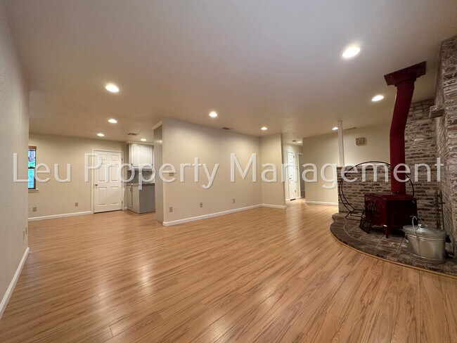 Building Photo - 1098 Cindy Ct