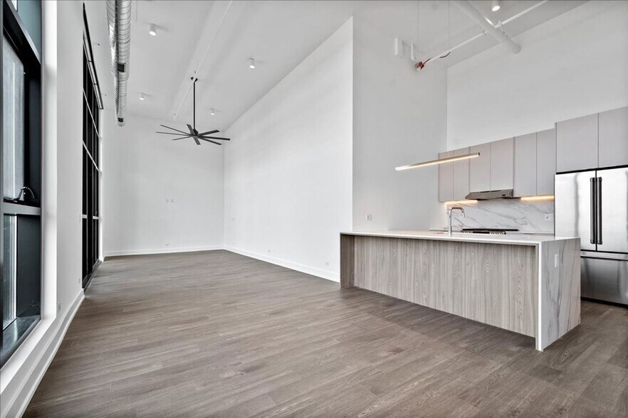 Building Photo - 728 Waukegan Rd