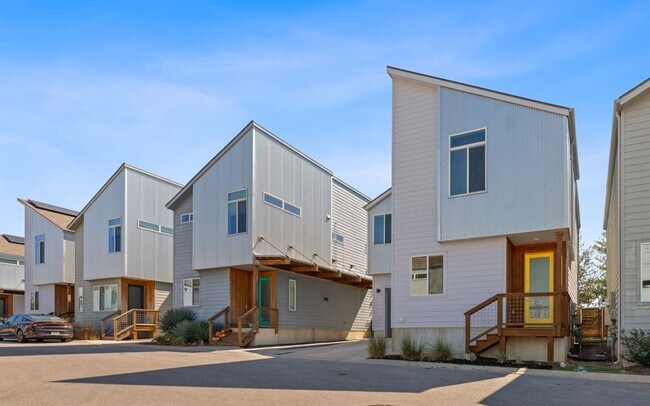 Building Photo - 801 N Bluff Dr