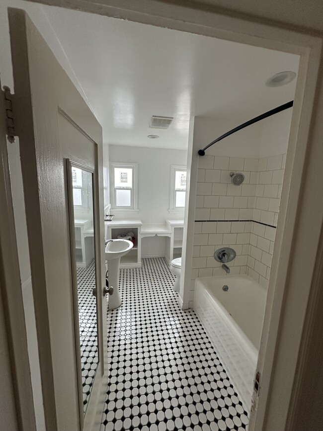 1618 restored bathroom with original reglazed tub and vanity - 1618 Hauser Boulevard