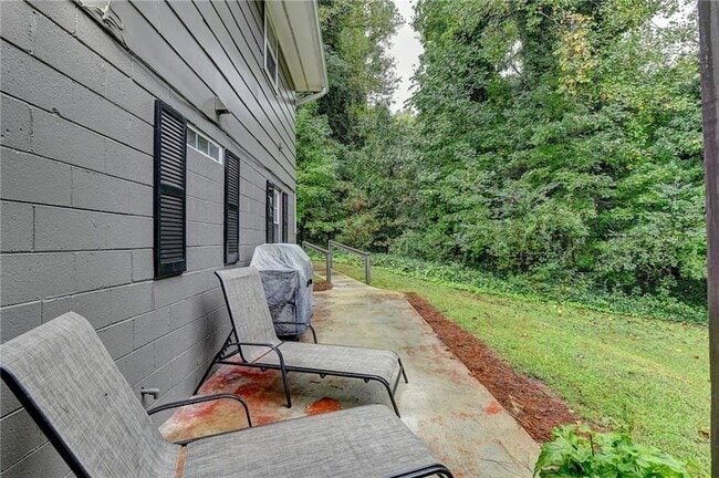 Building Photo - 6490 Tuggle Dr