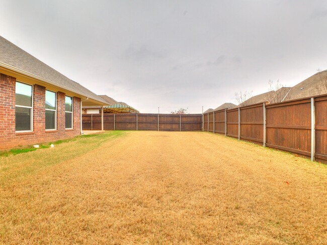 Building Photo - 2606 W Baton Rouge Pl