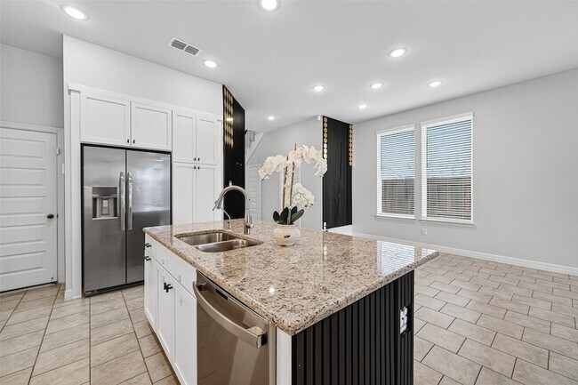 Building Photo - 6602 Albany Forest Ct