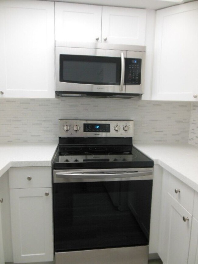 Building Photo - ONE BEDROOM ONE BATHROOM! WATERFRONT COMMUNITY!