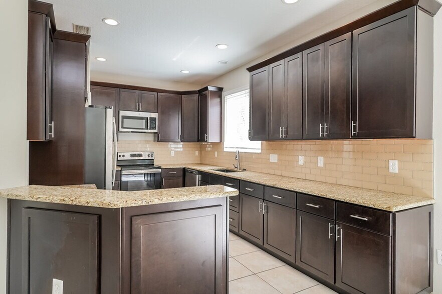 Building Photo - 9251 Wellstone Dr