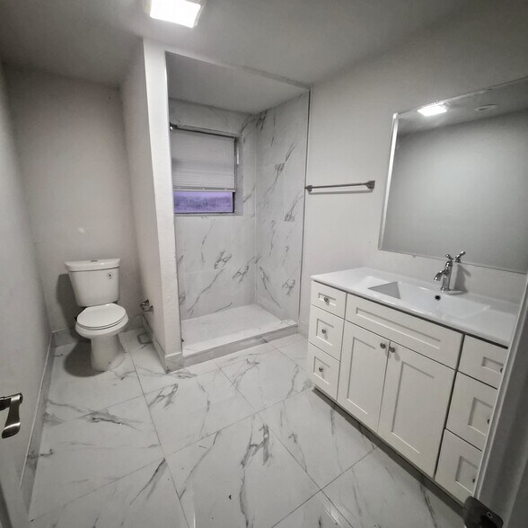 Building Photo - 5311 NE 10th Ave