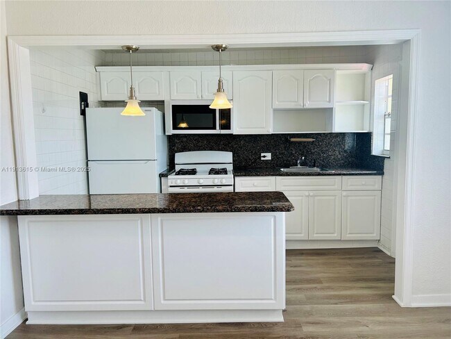 Building Photo - 1330 SW 6th St