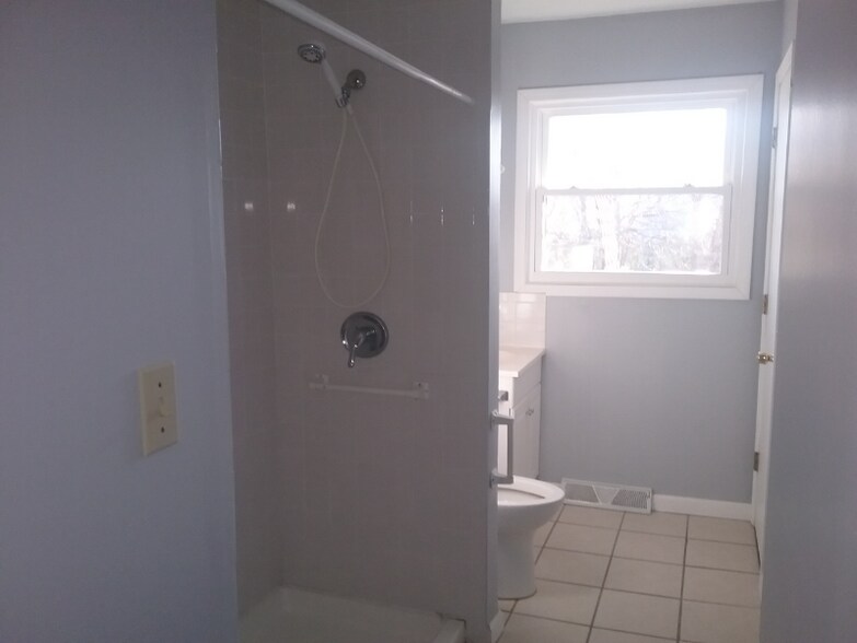 Building Photo - 4142 Sabin Dr