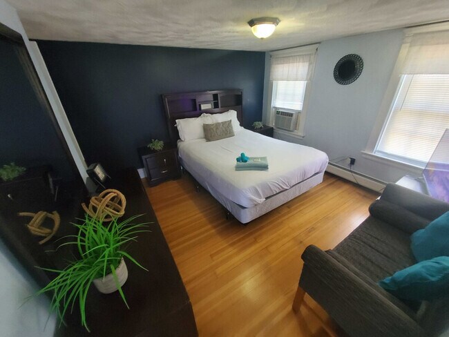 Building Photo - 55 Mapleton St