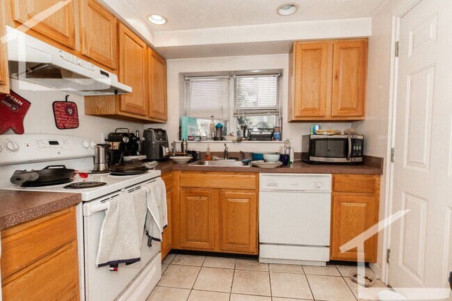 Building Photo - HOTT 2 BED IN ALLSTON!!!!!!!