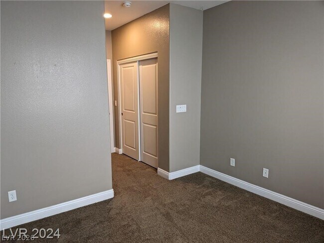 Building Photo - 909 Old Creek Way