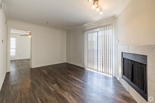 1BR, 1BA - 600SF - Living Room - Belmont Court