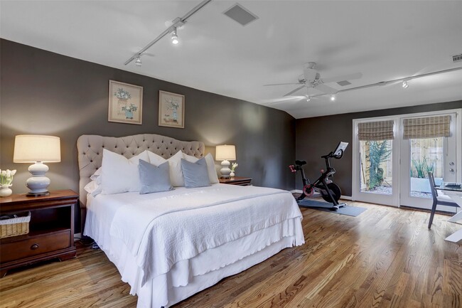 Building Photo - 1802 Lexington St