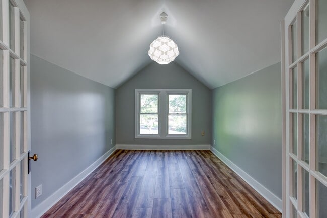 Building Photo - HOUSE FOR RENT