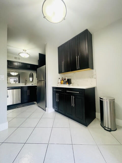 Building Photo - 5571 Courtyard Dr