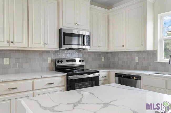Building Photo - 6908 Goya Ave