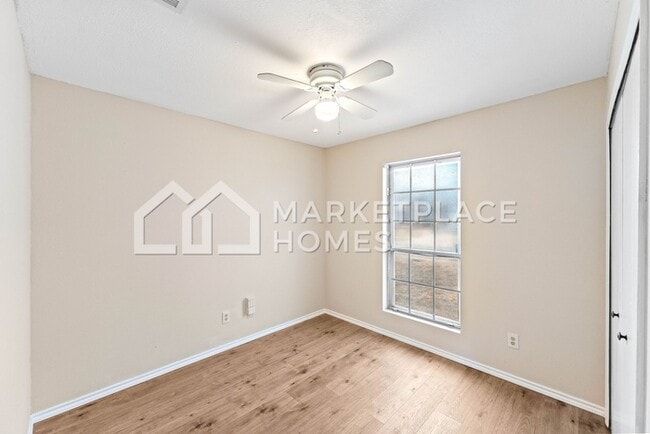 Building Photo - 1804 Easton Dr