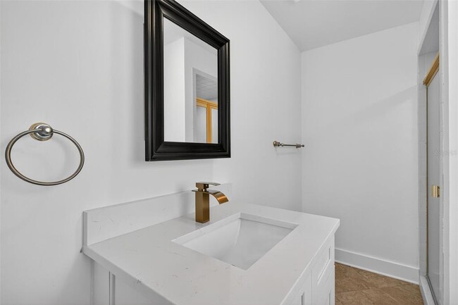 Building Photo - 516 W Davis Blvd