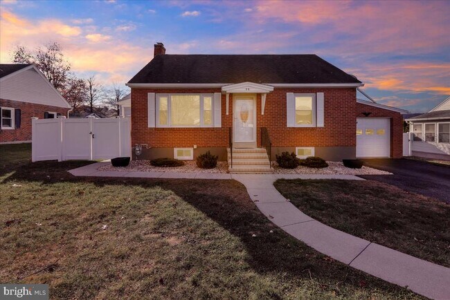 Building Photo - 88 E College Ave