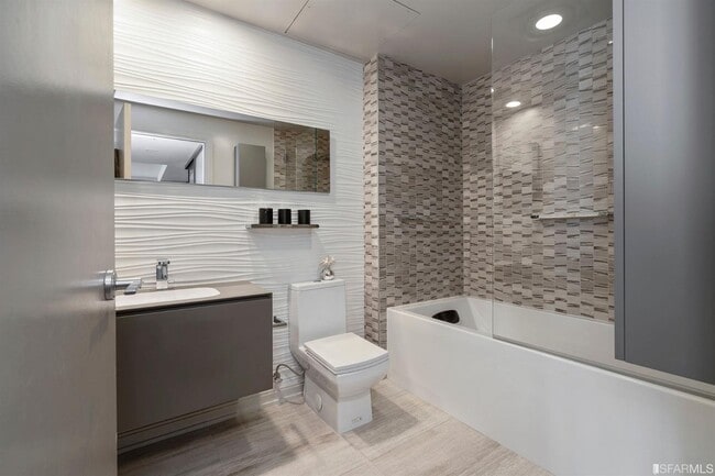 Building Photo - 425 1st St