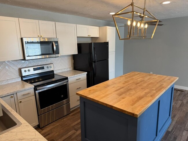 Building Photo - 65 E 600 S