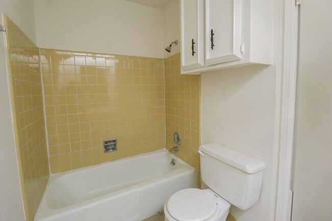 Building Photo - 3914 E 60th Pl