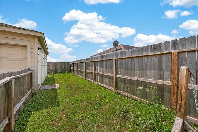 Building Photo - 16847 Mammoth Springs Dr