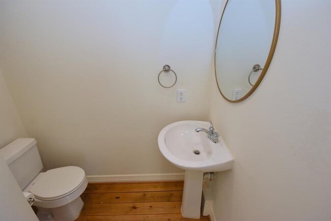 Building Photo - One-of-a-Kind Townhome in Desirable Midtown!