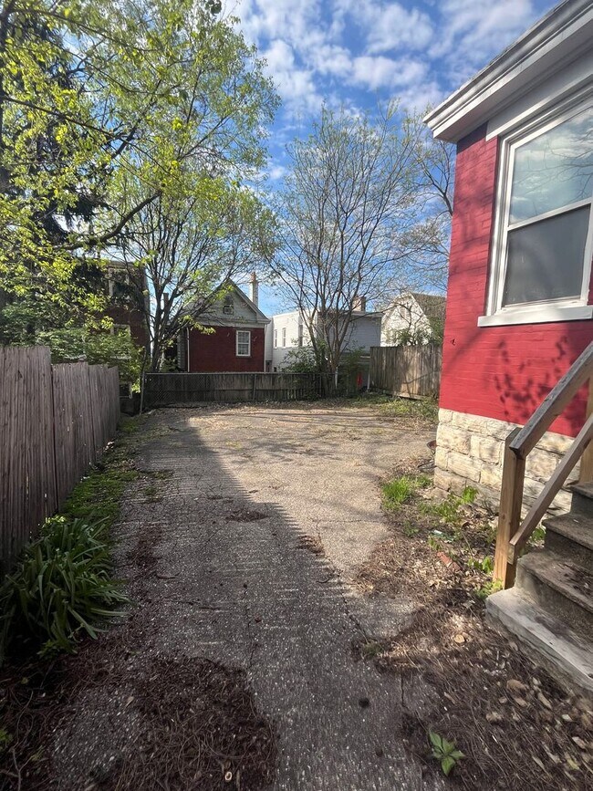 Building Photo - 235 Emming St