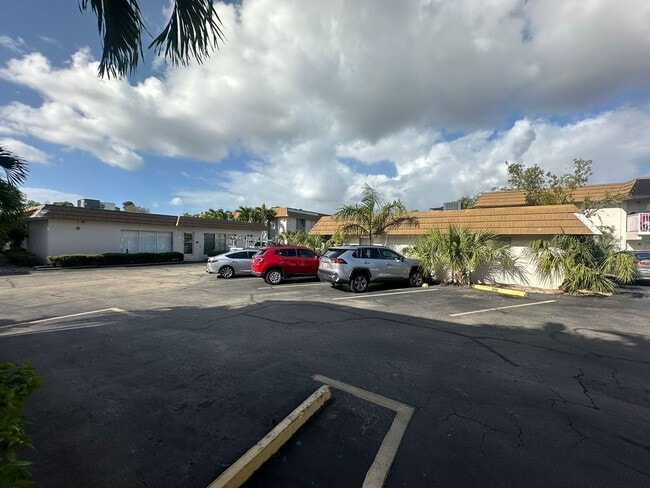 Building Photo - 1830 Maravilla Ave
